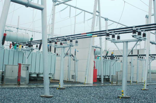 半绝缘管型母线